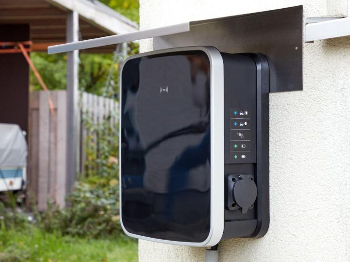 Nous installons des bornes de recharge électrique avec expertise et fiabilité.