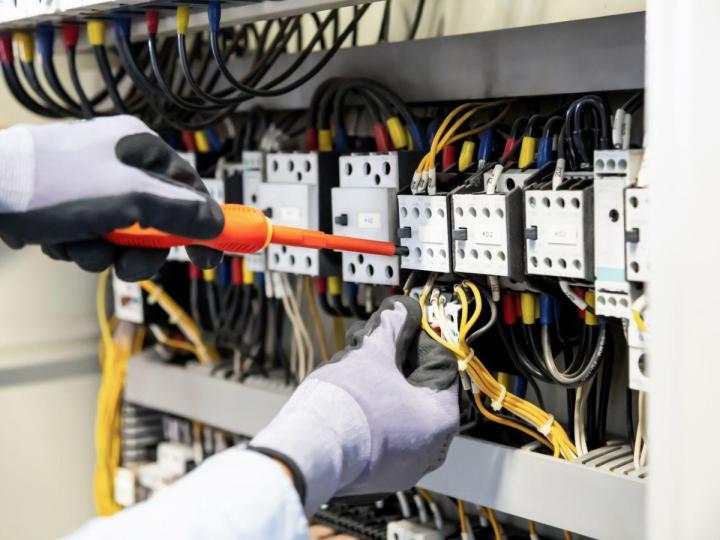 Nous prenons en charge l’intégralité de vos travaux d’installation électrique.